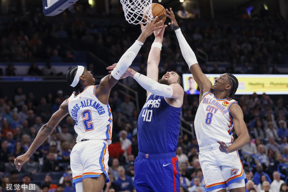 方面表现出 方面表现出