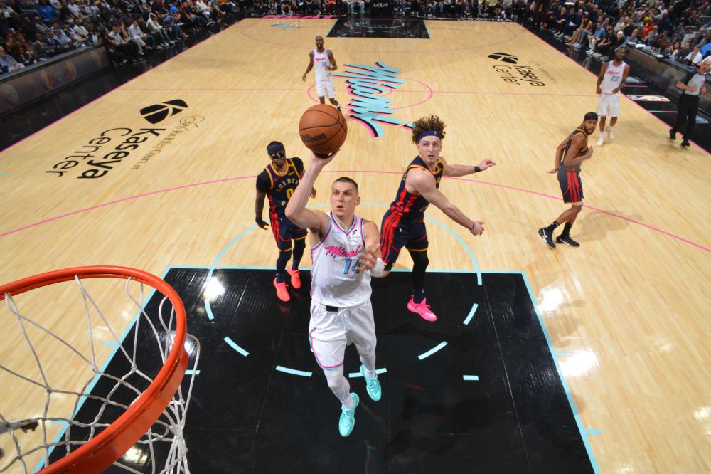 它为人们呈 它为人们呈