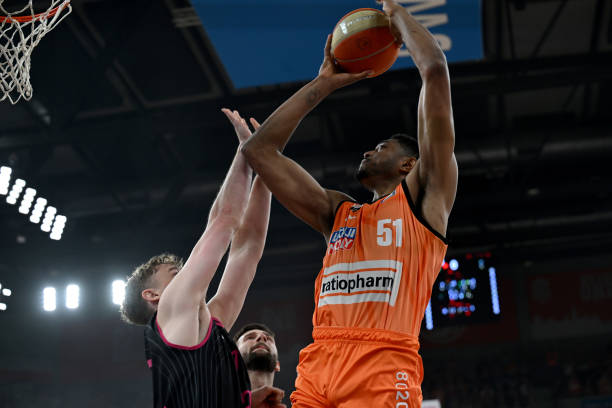 也与新队长 也与新队长